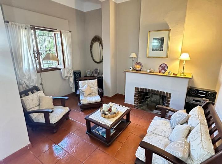 Casa · 221m² · 4 Ambientes · 2 Cocheras