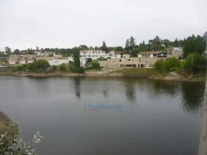ESPECTACULAR LOTE CON COSTA AL LAGO CARLOS PAZ