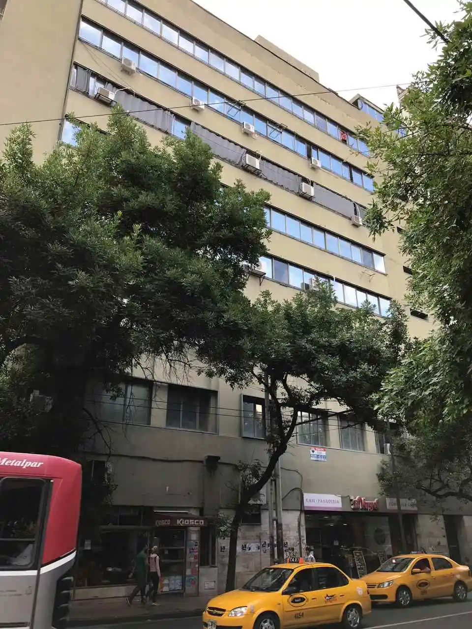 VENDO – PISO COMPLETO (275 MTS2) – EN AV. GENERAL PAZ 323!!! U$D 105.000 !!!