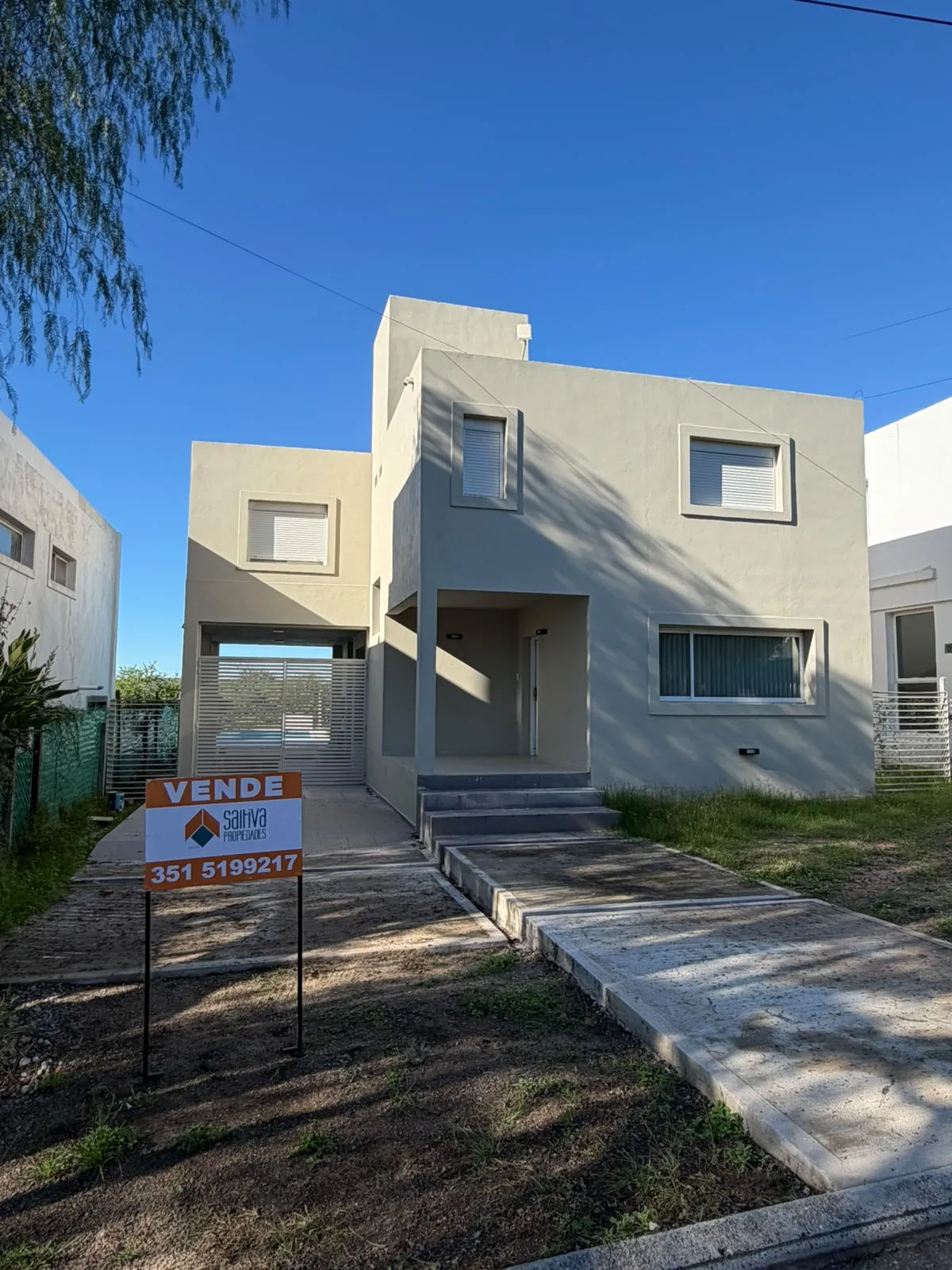 – LA ESTANZUELA -  CASA DE 4 DORMITORIOS EN VENTA 🏡🏡