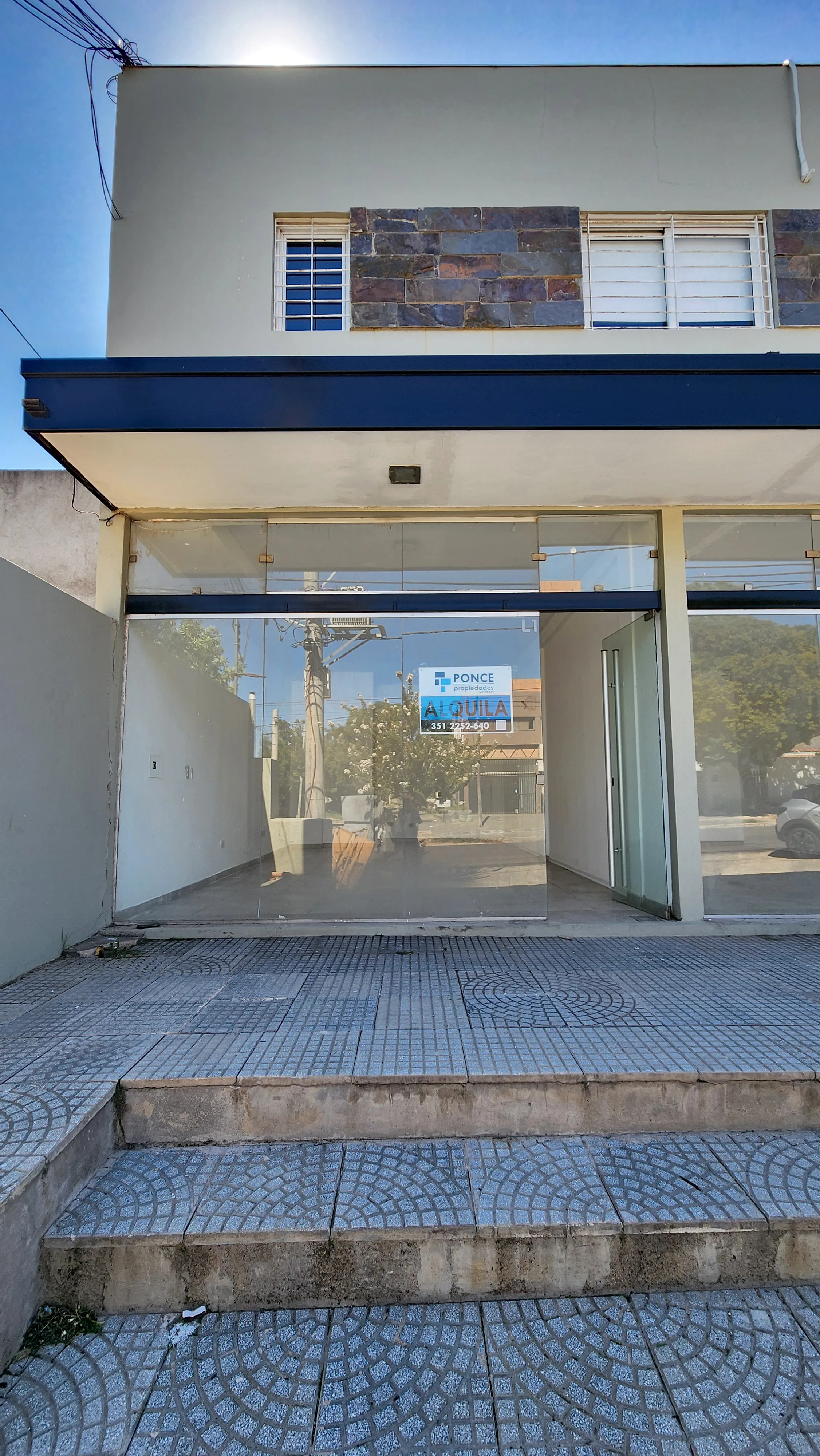 VILLA ALLENDE - HERMOSO LOCAL EXC UBICACION
