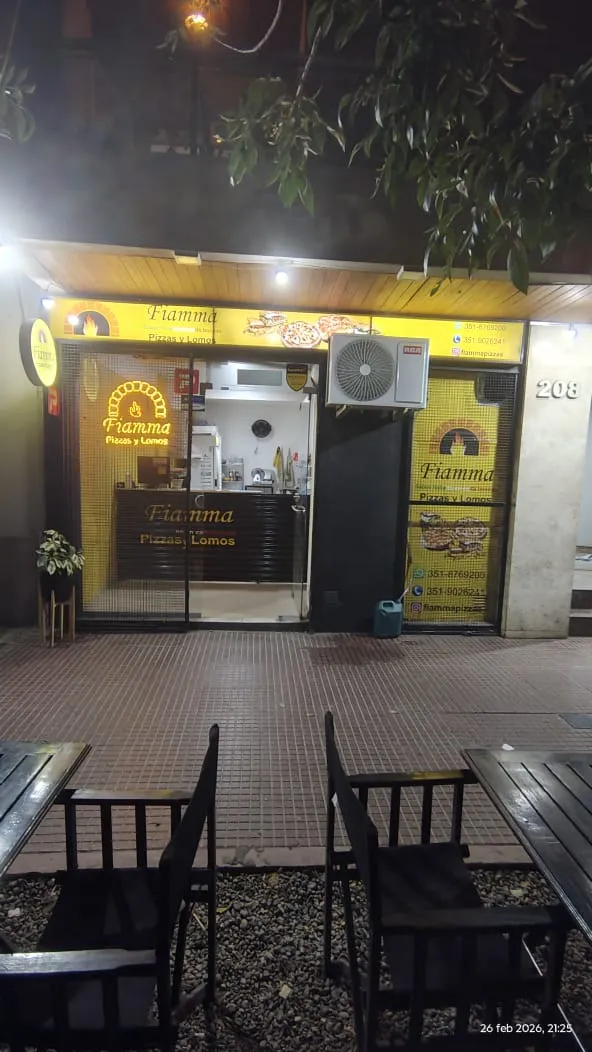 LOCAL COMERCIAL - APTO RUBRO GASTRONOMICO -  EXCELENTE UBICACION!!
