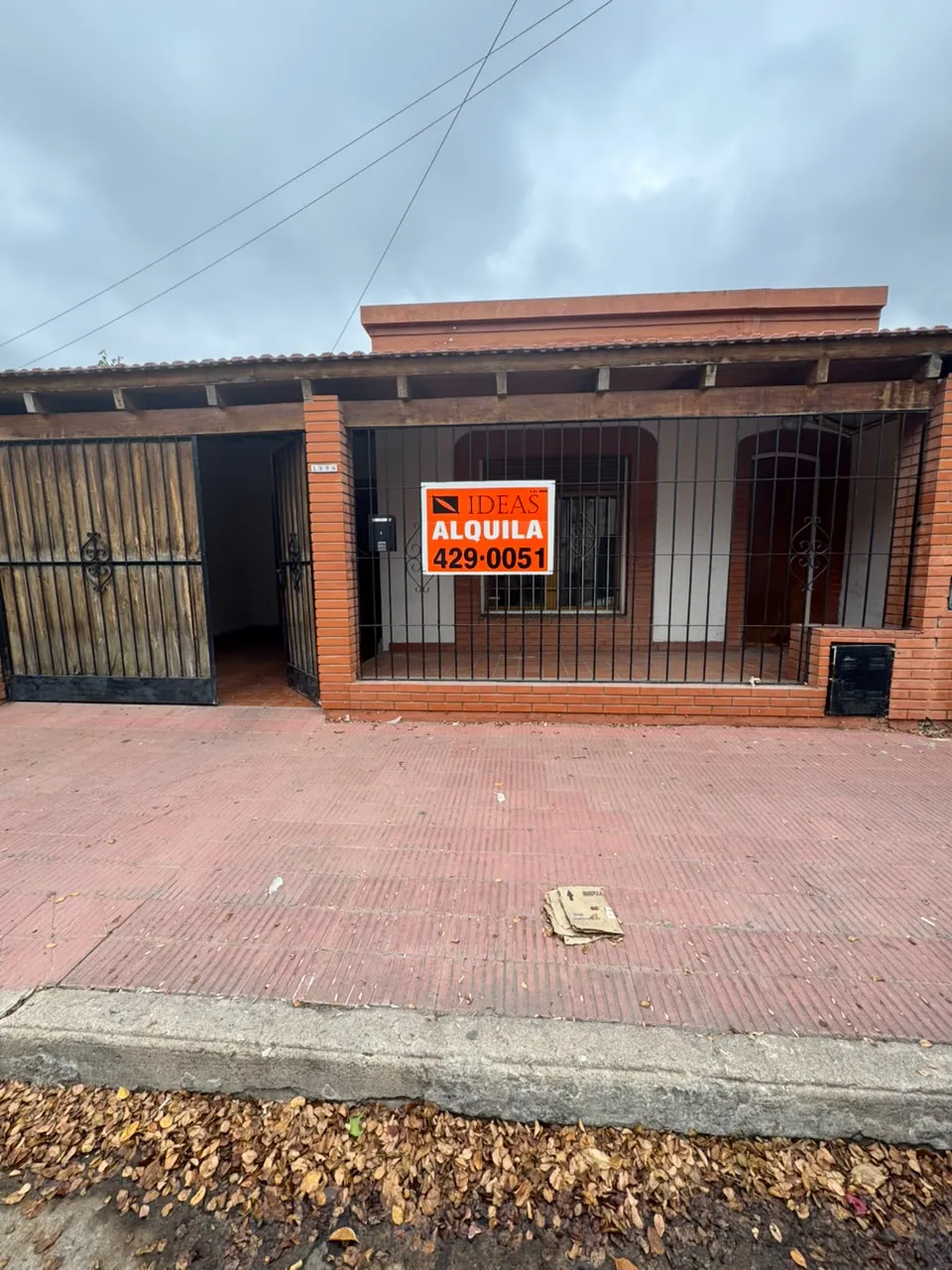 Alquilo Casa 2 Dorm con Cochera y Patio en Crisol Sud