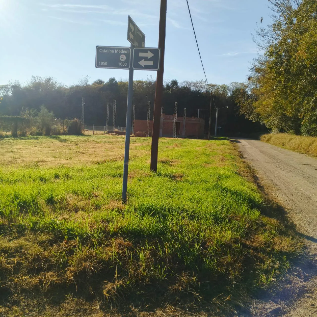 TERRENO ESQUINA EN BARRIO LAS ACACIAS - COLONIA TIROLESA