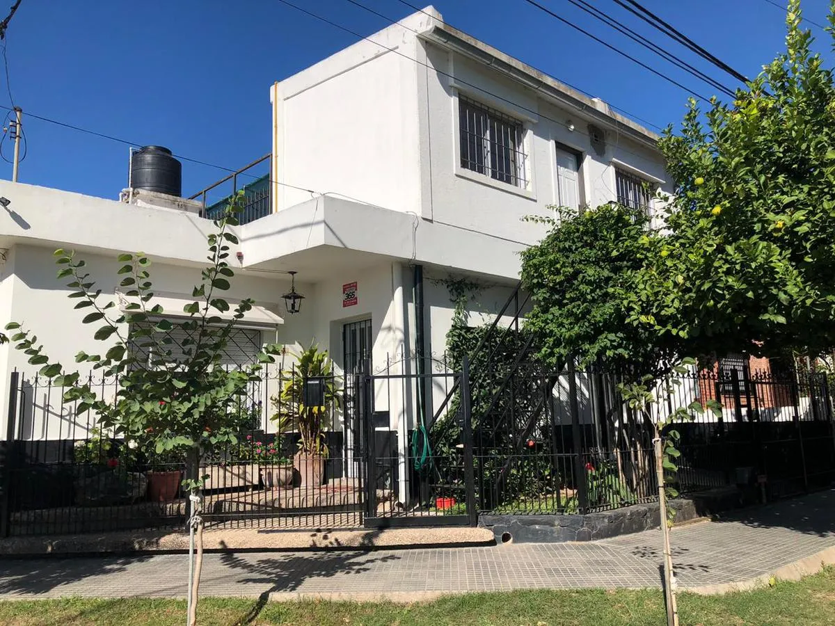 se alquila departamento en Ambrosio Funes 1755