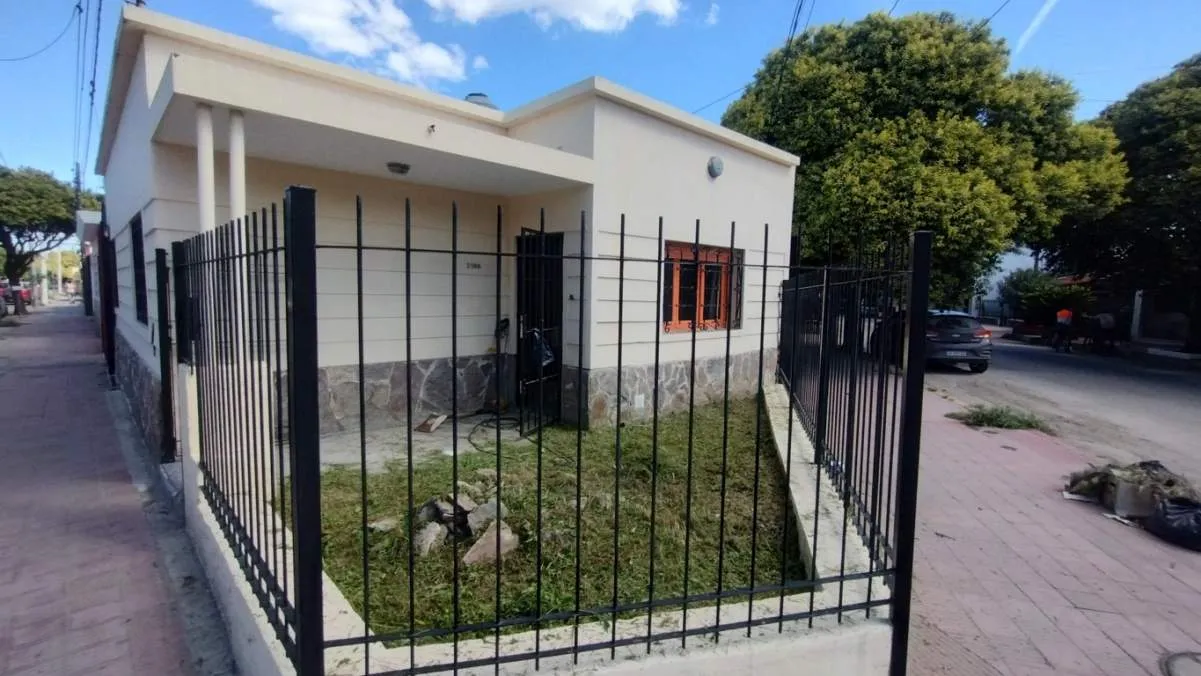 CASA EN ALQUILER EN BARRIO COLON