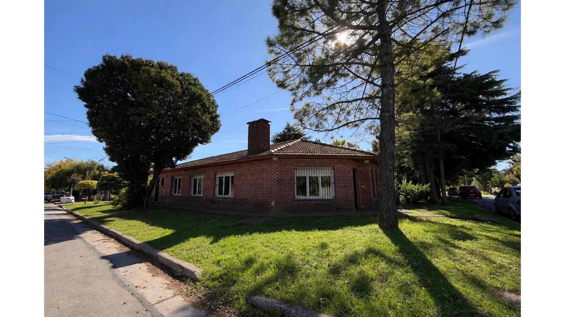 Casa con 4 ambientes + quincho y patio - Constitucion