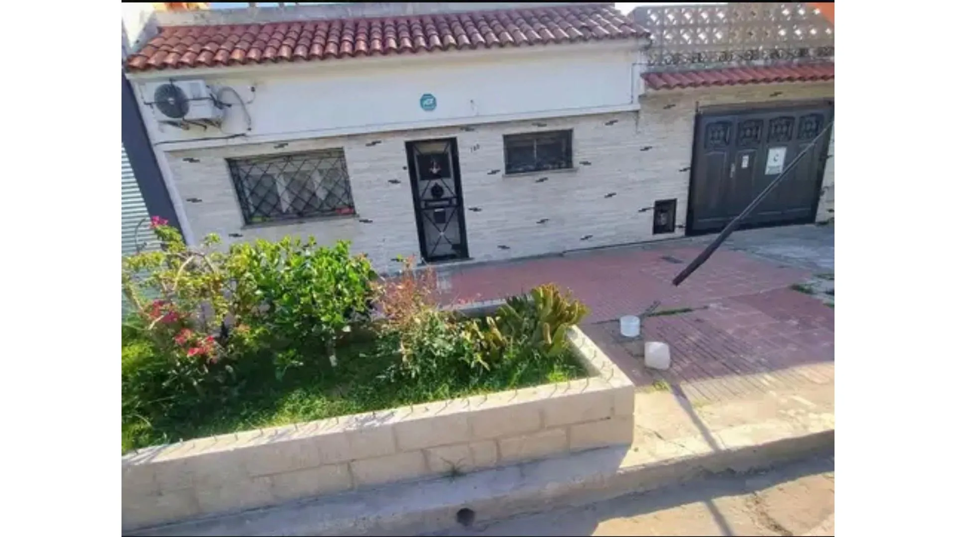 Venta casa con cochera en Piñeyro, 4 ambientes