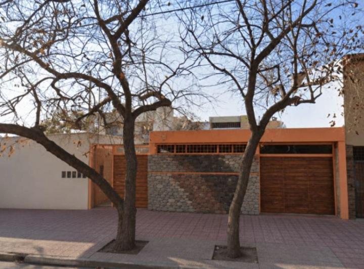 Casa · 227m² · 5 Ambientes · 1 Cochera