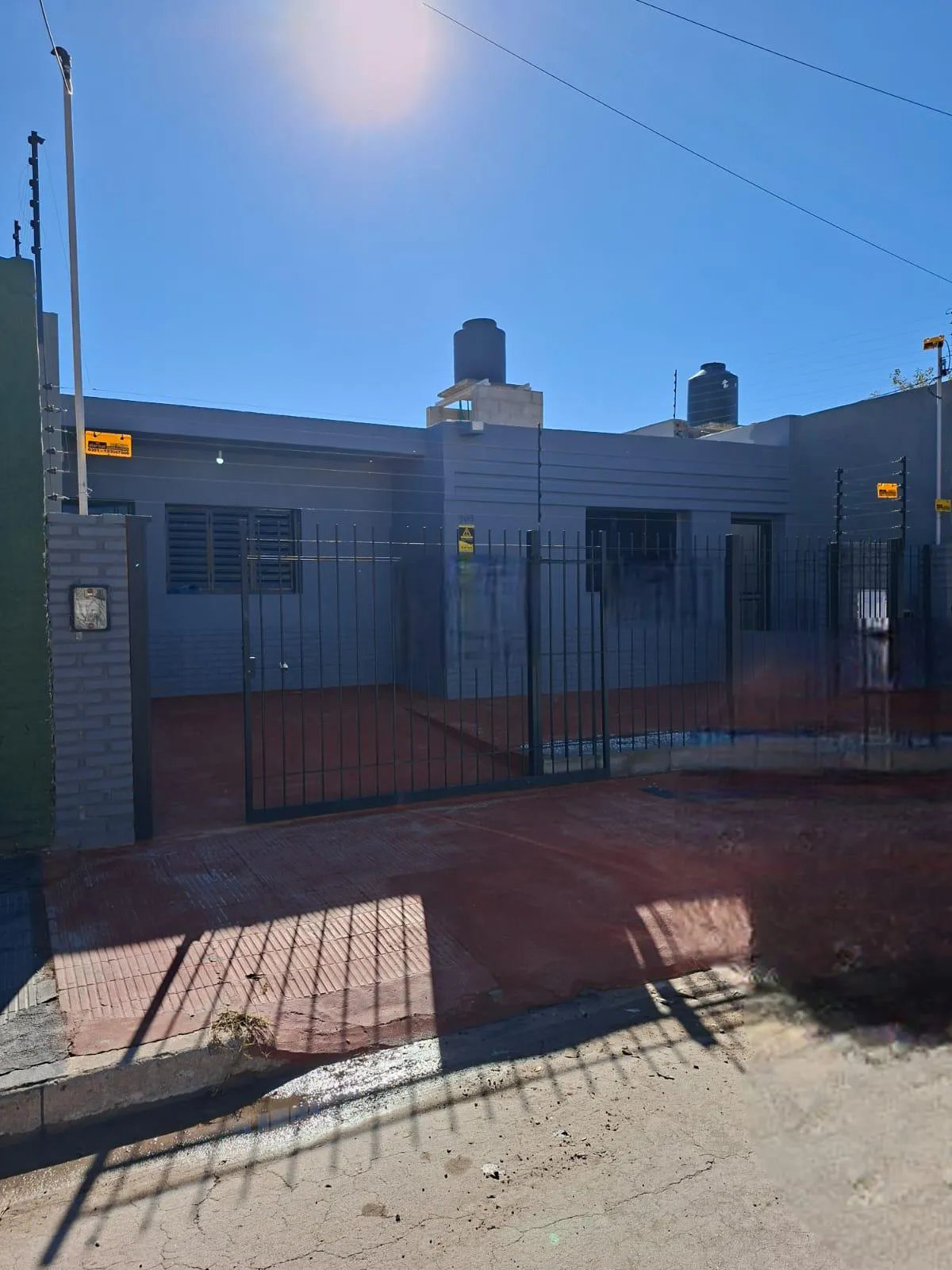OPORTUNIDAD DE INVERSION! DOS CASAS EN GUEMES EN UNA SOLA PROPIEDAD