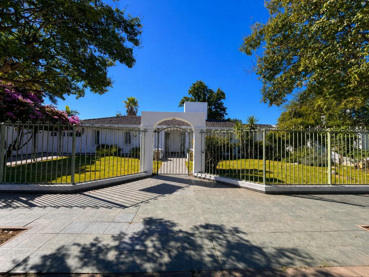 ¡Venta! Imponente casa de CATEGORÍA en el corazón del Cerro de las Rosas ¡Apta Crédito!