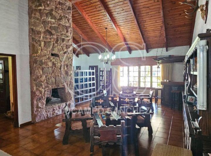 Casa · 619m² · 6 Ambientes · 4 Cocheras