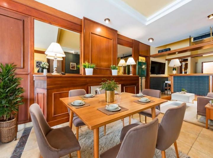 Casa · 260m² · 10 Ambientes
