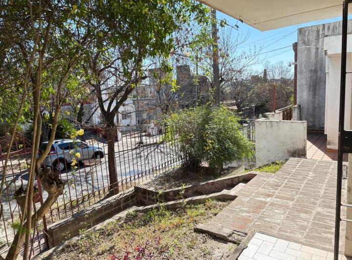 Casa · 225m² · 6 Ambientes · 2 Cocheras