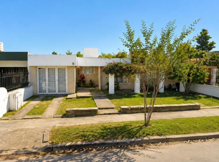 Casa · 250m² · 10 Ambientes · 2 Cocheras