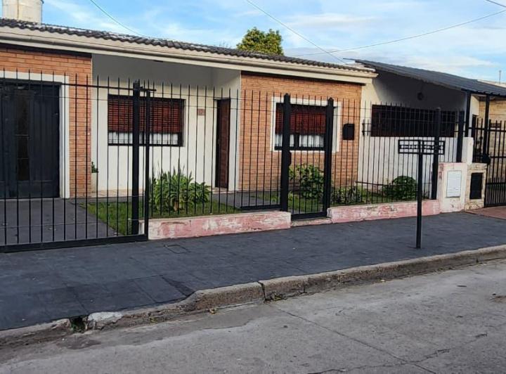 Casa · 140m² · 3 Dormitorios · 3 Cocheras