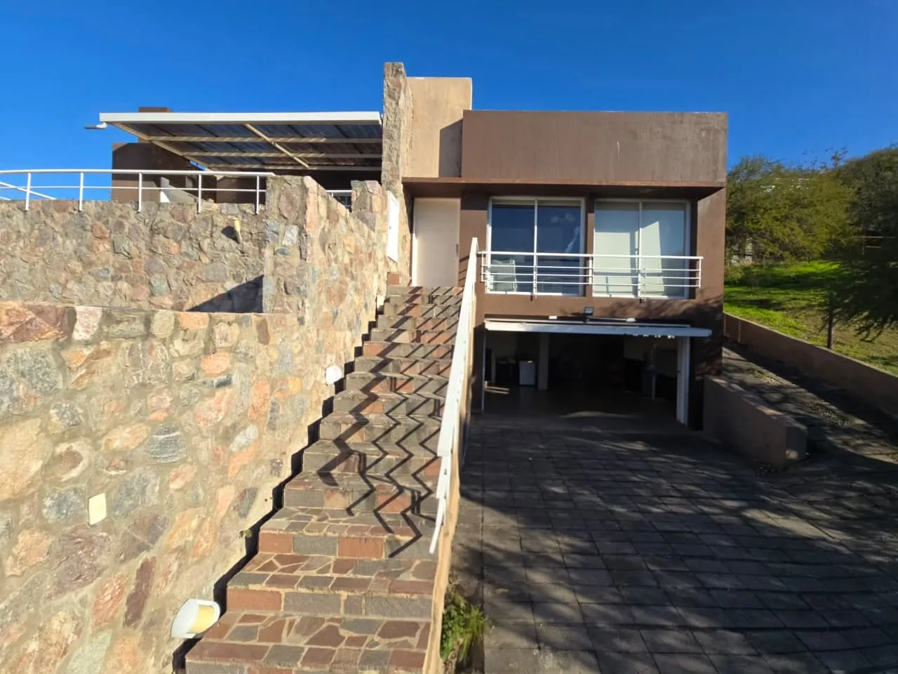 Exclusiva Residencia de Categoría en Country Cinco Lomas