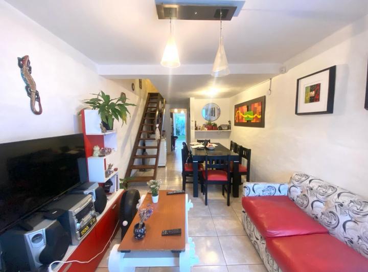 Casa · 180m² · 4 Ambientes · 2 Cocheras