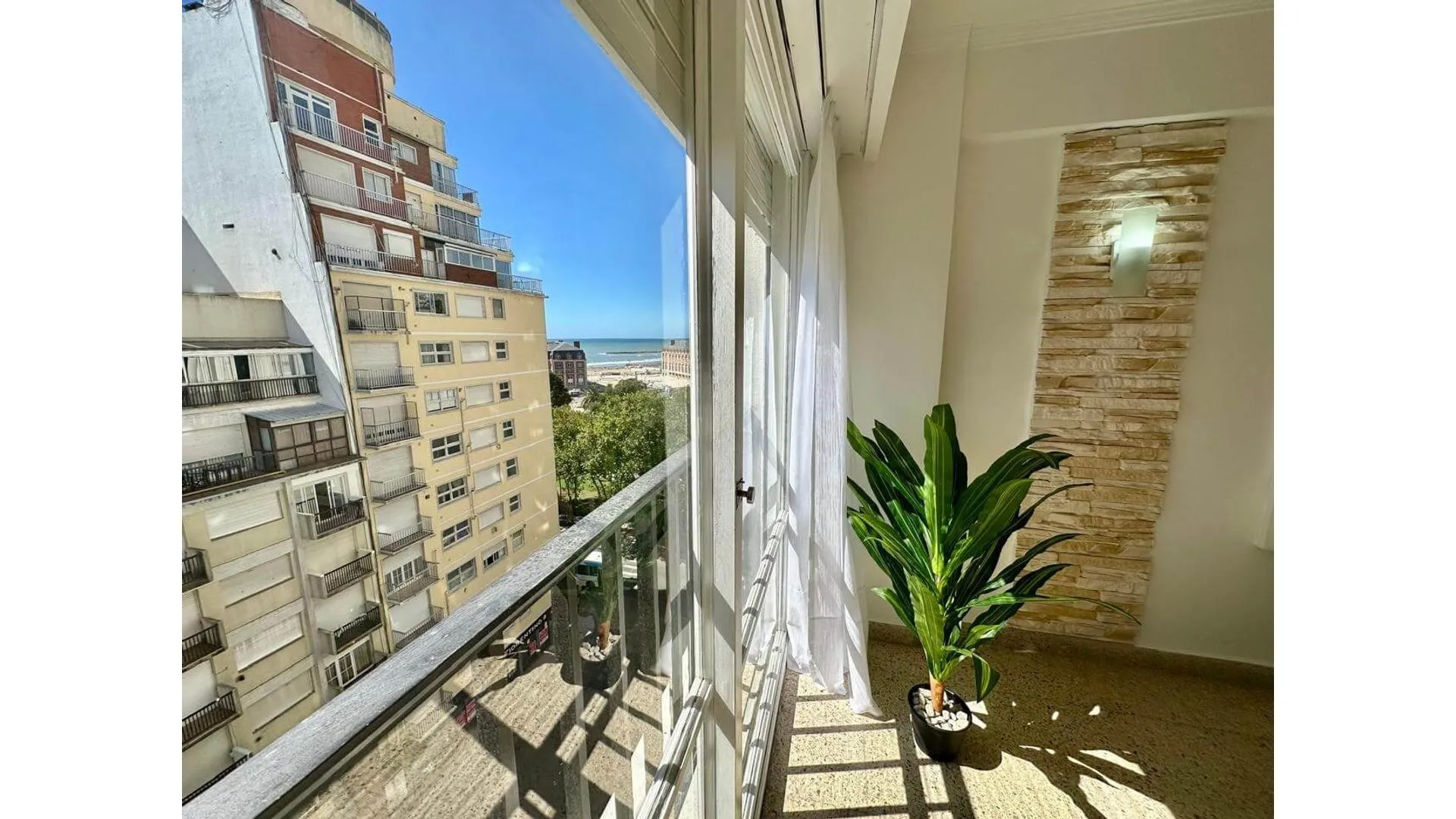 VENTA DEPTO 2 AMB CON DEPENDENCIA