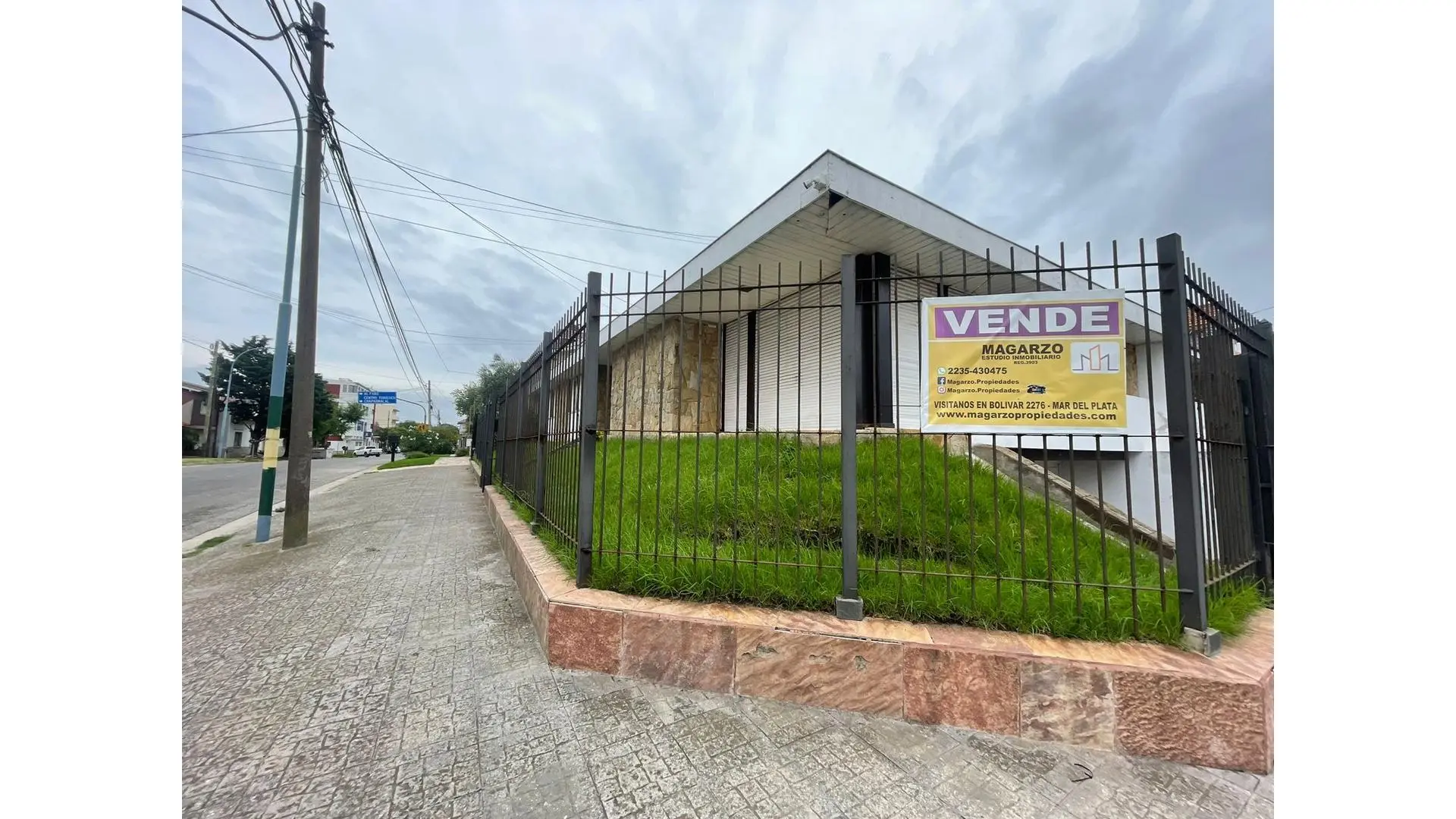 VENTA CHALET EN ESQUINA, A PASOS DEL MAR!