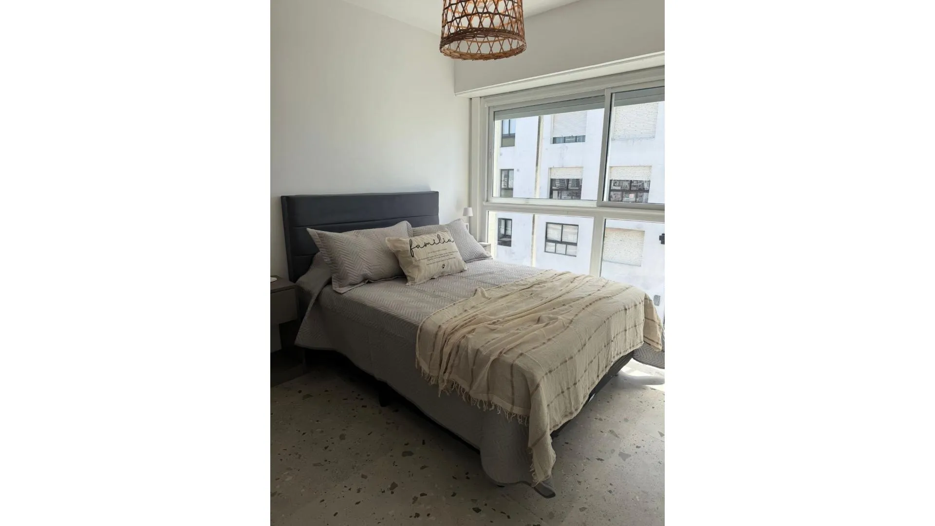 Venta de 2 ambientes con vista lateral al mar