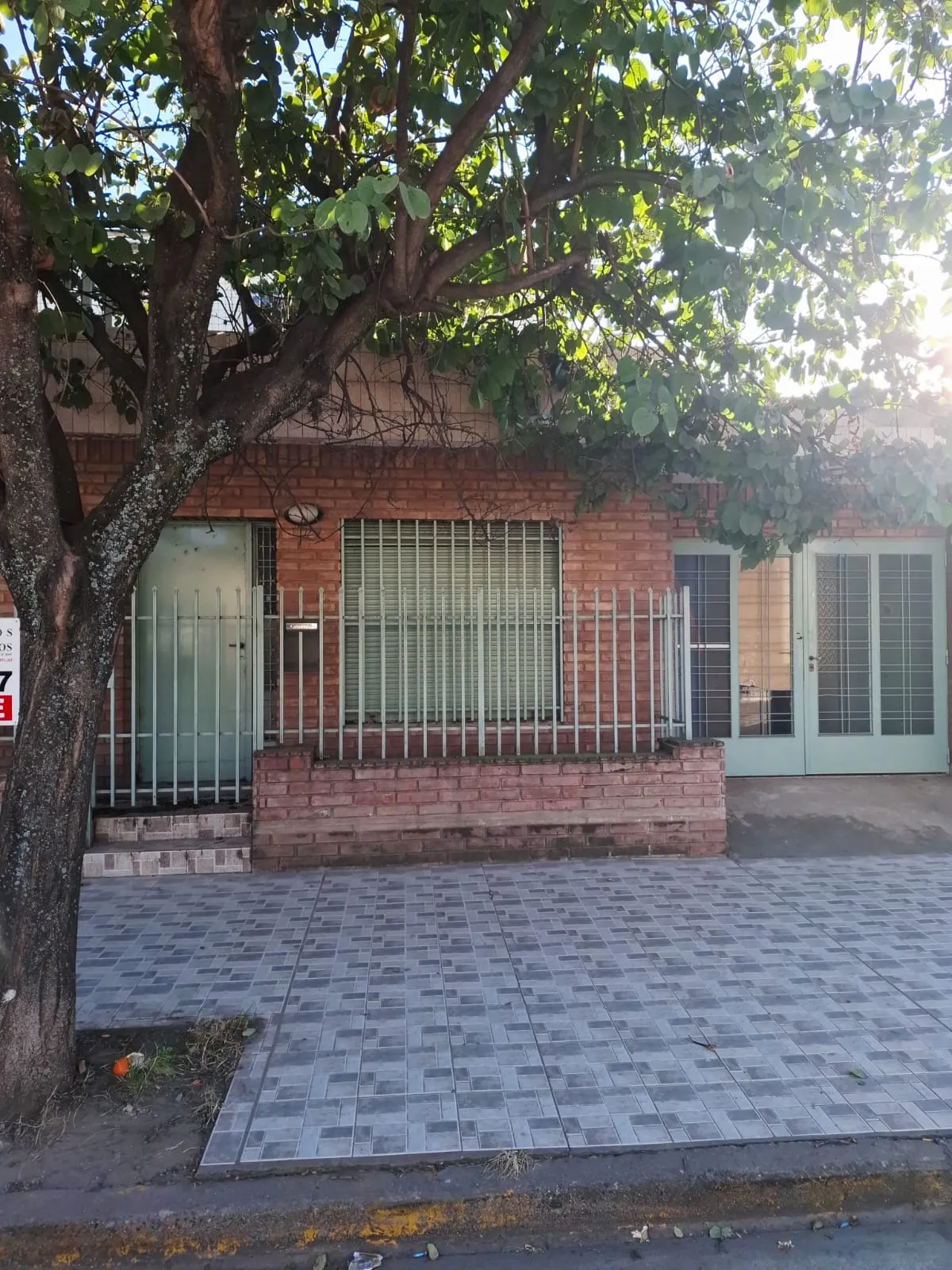 VENDO CASA  3 DORMITORIOS + DEPTO 2 DORMITORIOS EN BARRIO CABO FARINA