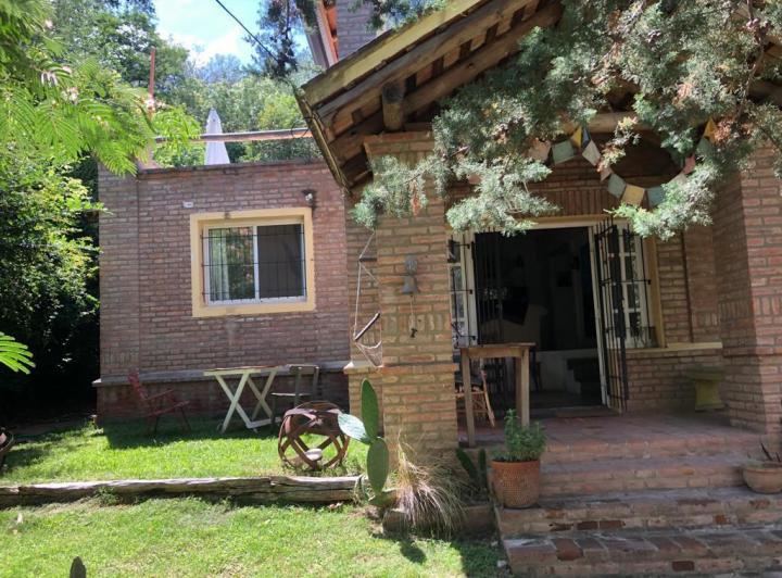 Casa · 140m² · 8 Ambientes