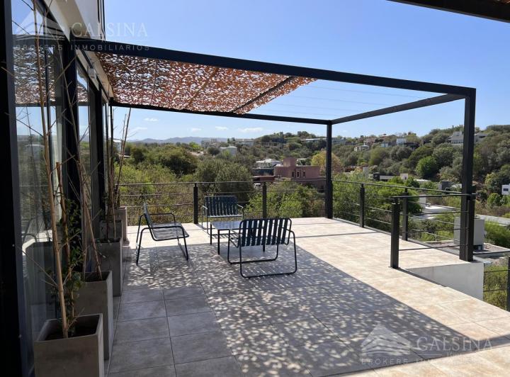 Casa · 360m² · 4 Dormitorios · 2 Cocheras