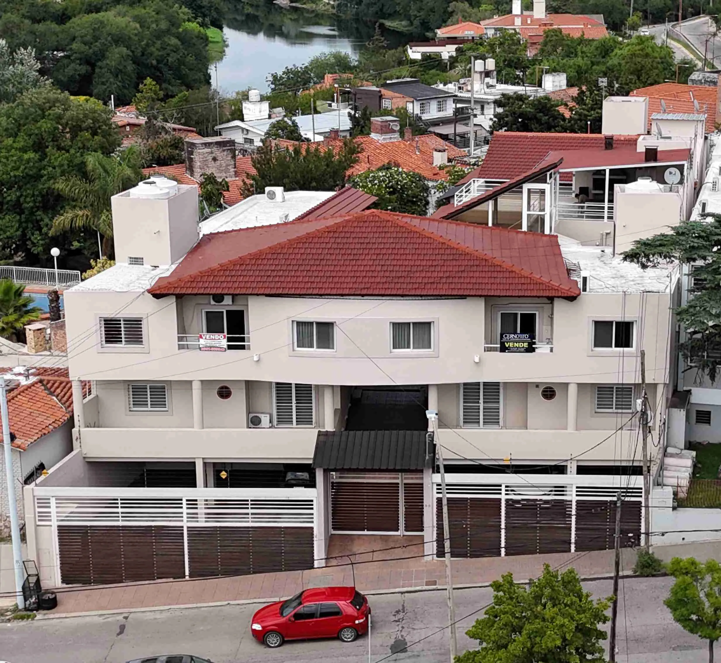 MUY LINDO DEPARTAMENTO de 2 dormitorios, EN VILLA CARLOS PAZ, ALQUILER PERMANENTE A 2 AÑOS, EN COMPLEJO CON PILETA, QUINCHO ASADOR, Gas Natural. Calefacción central