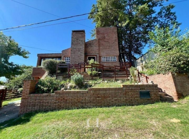 Casa · 200m² · 6 Ambientes · 1 Cochera