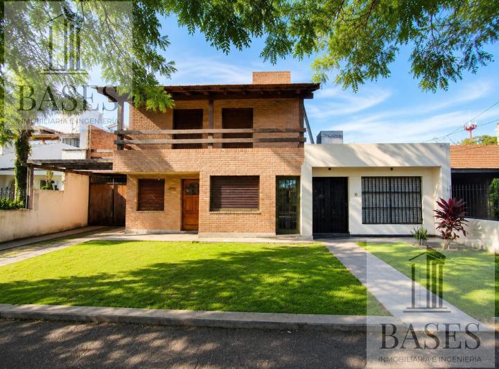 Casa · 253m² · 7 Ambientes · 4 Cocheras