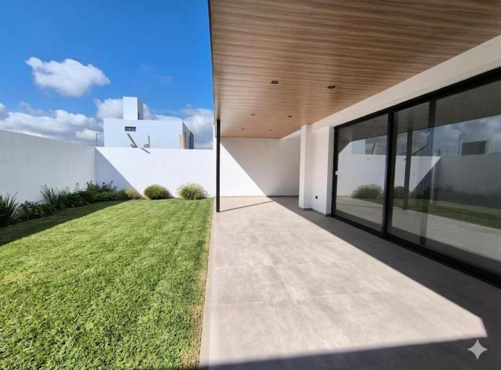 Casa · 207m² · 4 Ambientes · 2 Cocheras