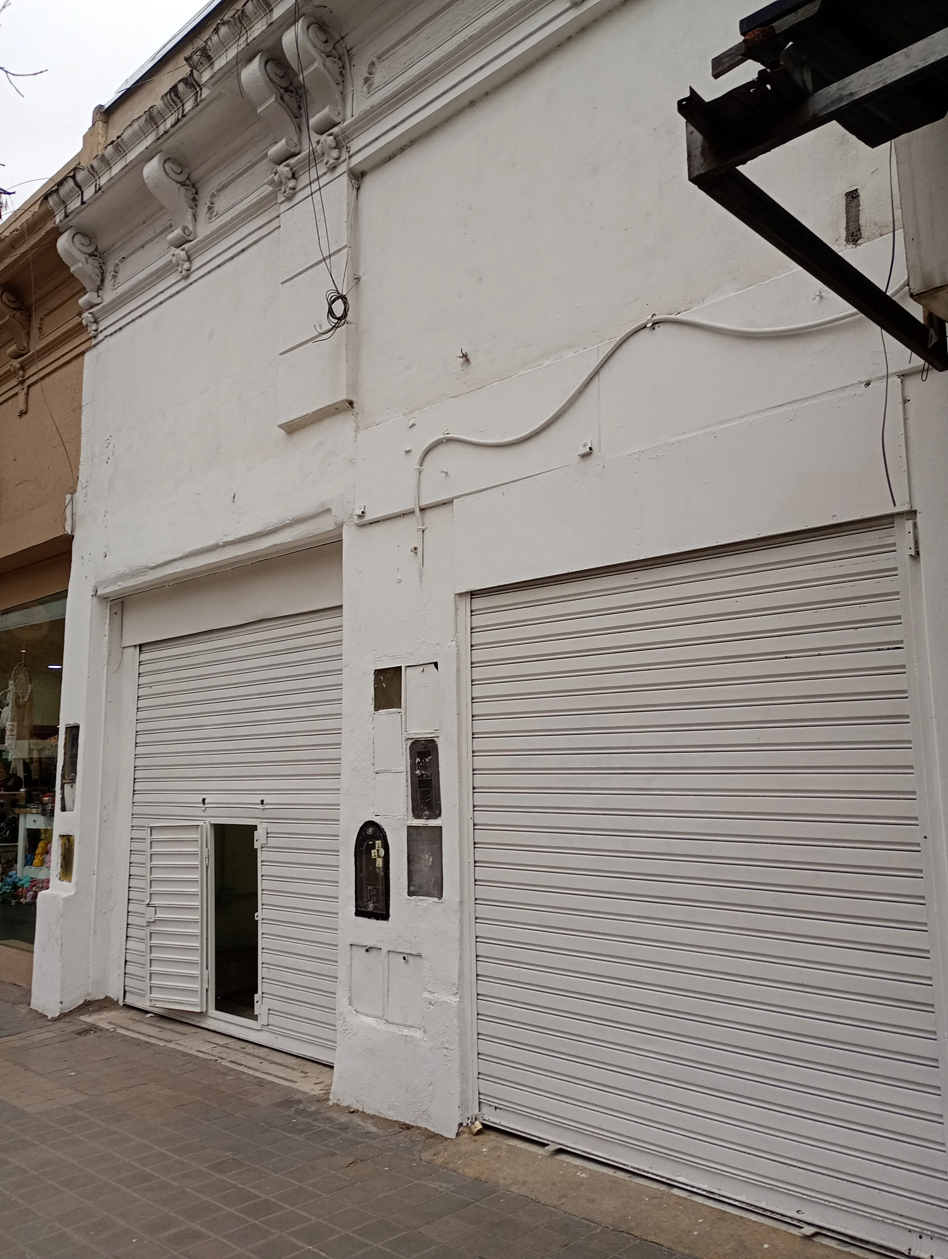 ALQUILER de 4 LOCALES COMERCIALES CENTRO