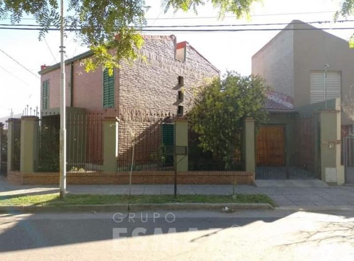 Casa · 180m² · 5 Ambientes
