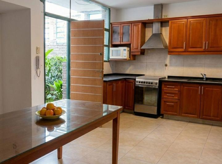 Casa · 230m² · 6 Ambientes · 2 Cocheras