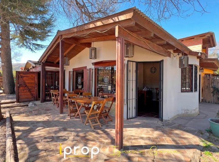 Casa · 244m² · 9 Ambientes · 1 Cochera