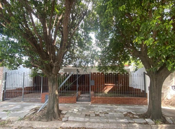 Casa · 153m² · 6 Ambientes · 2 Cocheras
