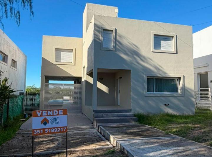 Casa · 195m² · 6 Ambientes · 1 Cochera