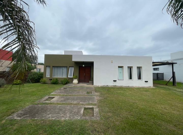 Casa · 171m² · 9 Ambientes · 2 Cocheras