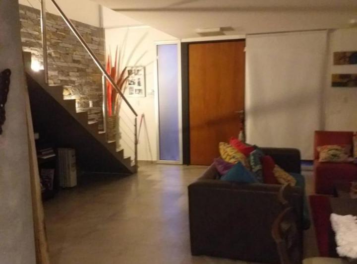 Casa · 180ha · 6 Ambientes · 1 Cochera
