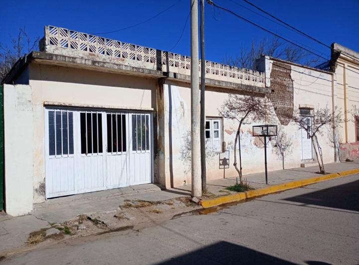 Casa · 90m² · 6 Ambientes · 1 Cochera