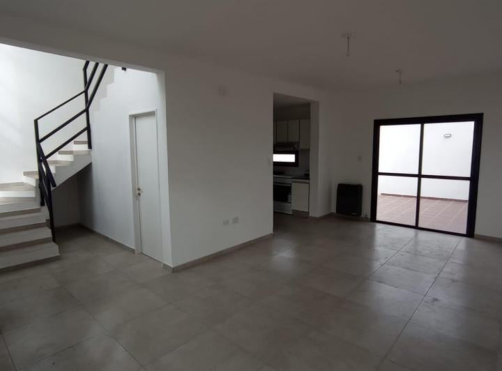 Casa · 95m² · 3 Ambientes · 1 Cochera
