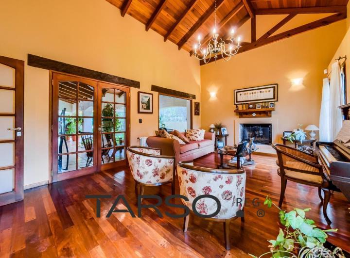 Casa · 380m² · 7 Ambientes · 2 Cocheras