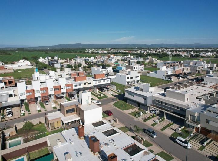 Casa · 117m² · 5 Ambientes · 2 Cocheras