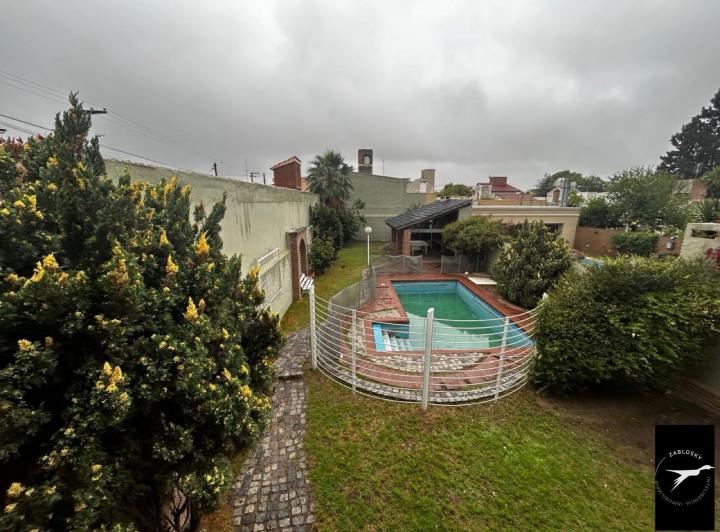 Casa · 320m² · 6 Ambientes
