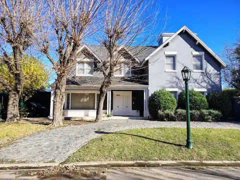 Casa en Venta en Septiembre, Countries y Barrios Cerrados en Escobar