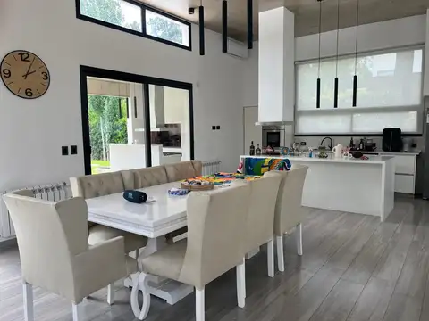 Casa en Venta en El Casco De Alvarez, Countries y Barrios Cerrados en Moreno