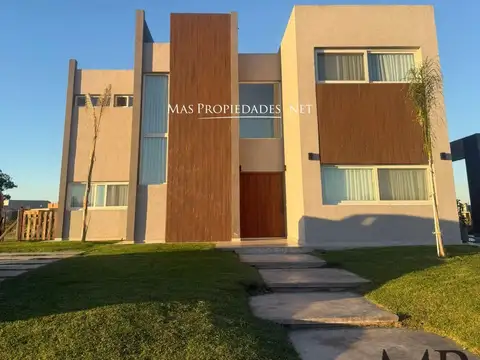 Casa en Venta en Santa Clara Al Sur, Countries y Barrios Cerrados en San Vicente