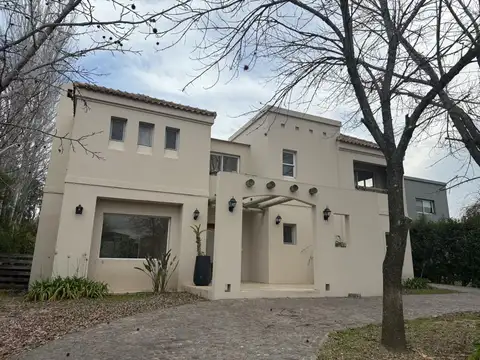 Casa en Venta en Saint Matthews, Countries y Barrios Cerrados en Pilar