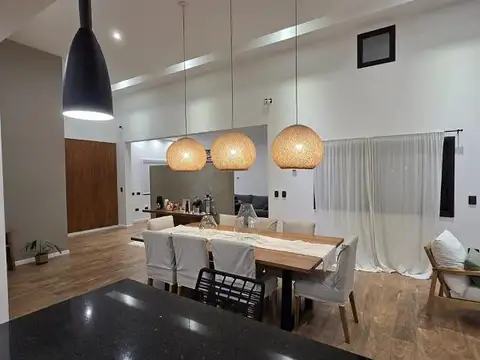 Casa en Venta en San Lucas, Canning